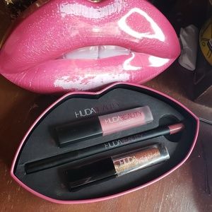 Huda Beauty Lip Kit- Trophy Wife